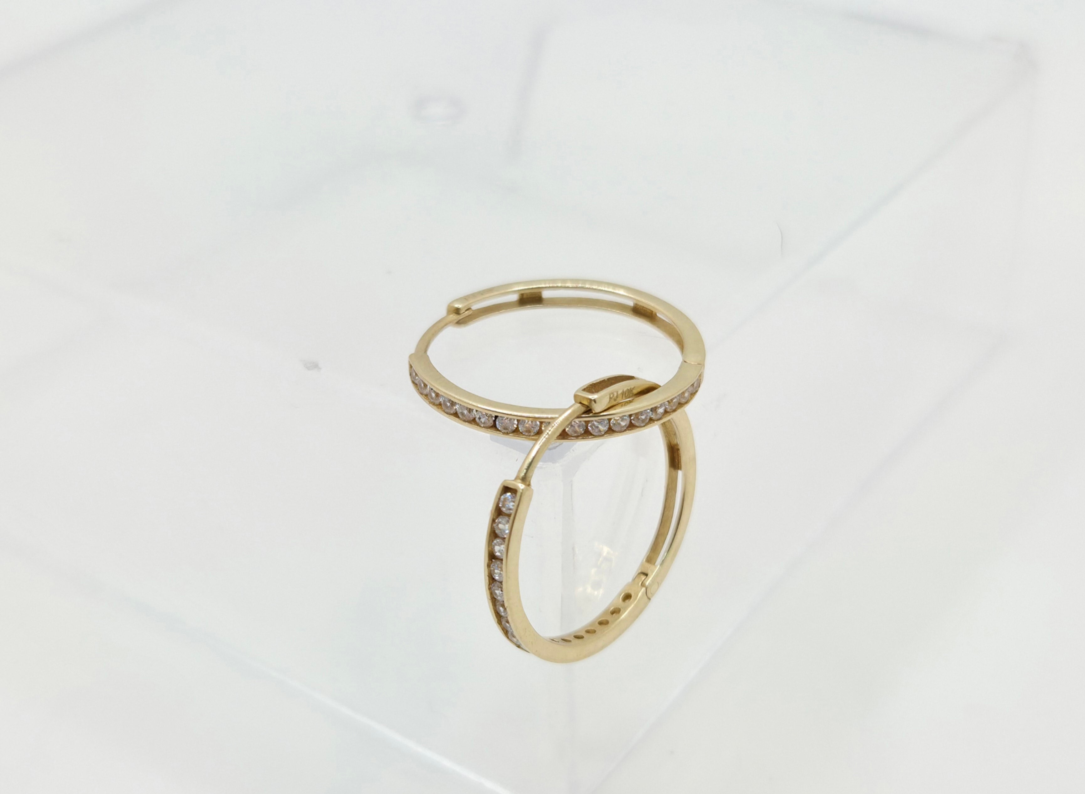 10KT DELICATE CZ DETAIL HOOPS EARRINGS Size 3 Weight 2.6GR