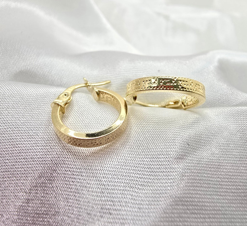 14KT GREEK DESING STRAIGHT EDGE HOOPS EARRINGS  Size 1 2.5MM Weight 1.1GR