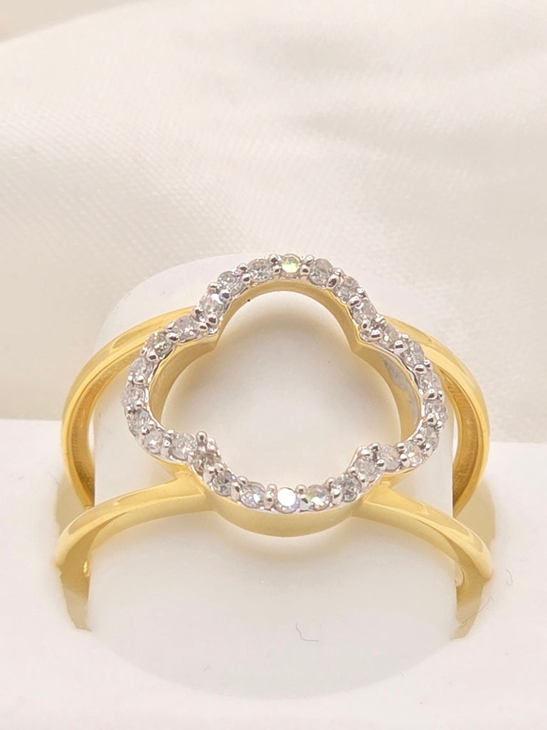 10KT FLOWER RING Size 14MM SIZE 7 Weigth 2.5 GRS