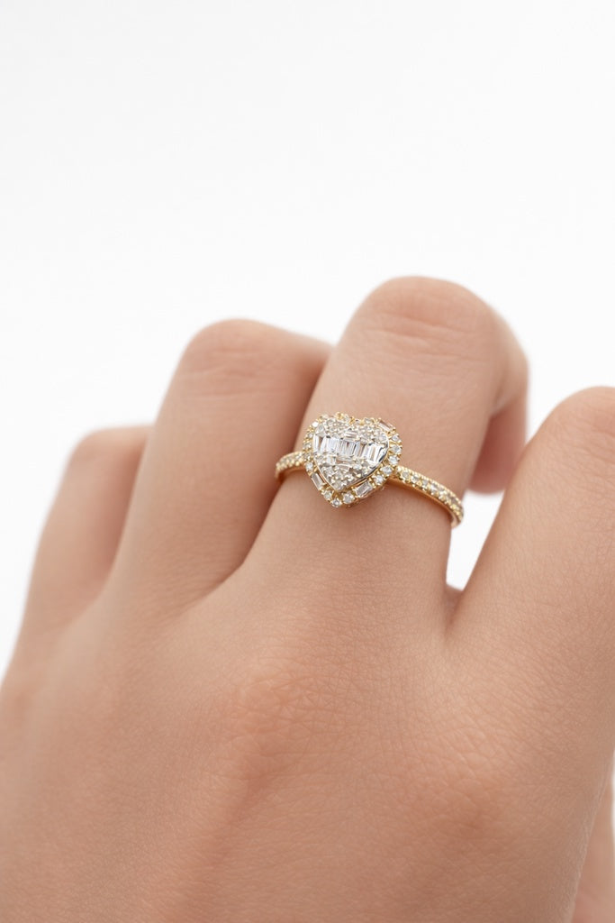 10KT YELLOW GOLD BAGUETTE HEART DIAMOND RING Size 7/0.35CT