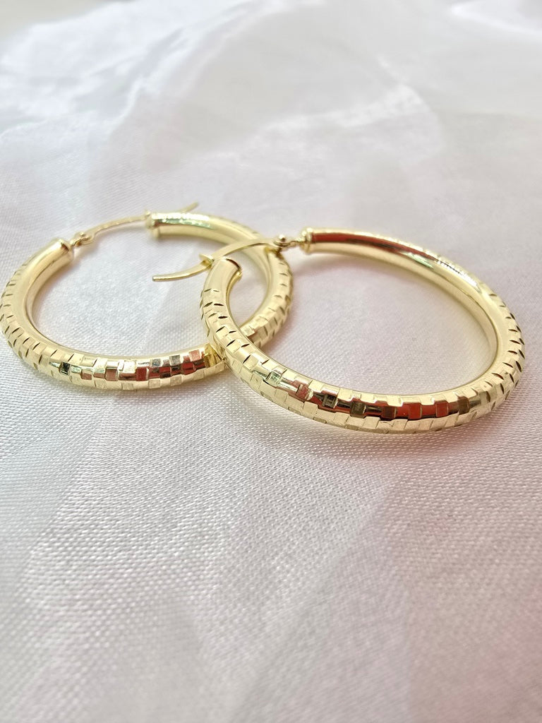 10KT SQUARE CUT HOOPS EARRINGS Size 4 3MM Weight 3.5GR