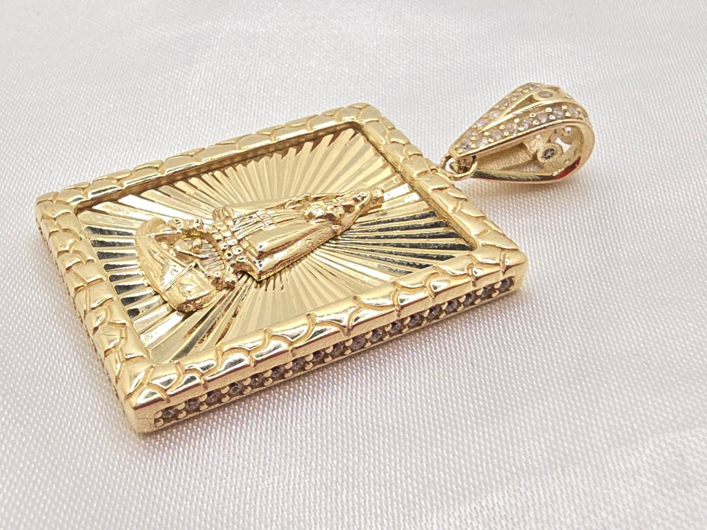 10KT SMALL SQUARE CARIDAD PENDANT Weight 4.5GR