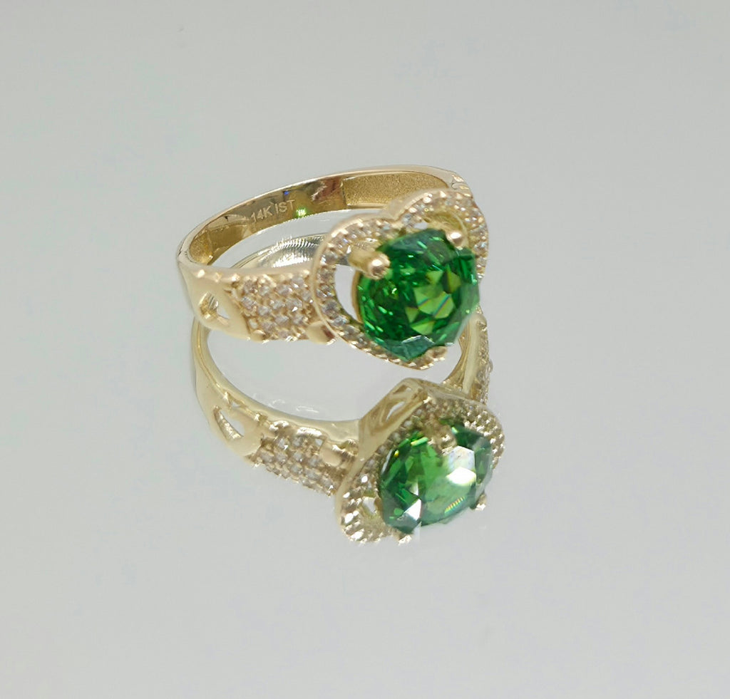 14KT ELEGANT HEART RING WITH GREEN STONE Size 7 Weight 3.3GR