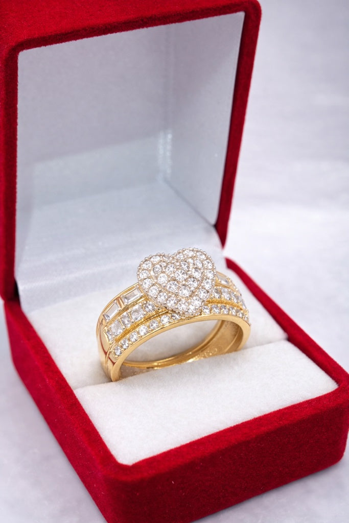 10KT ELEGANT BAGUETTE SMALL HEART RING  Size 6.5 & 7.5 Weight 4GR