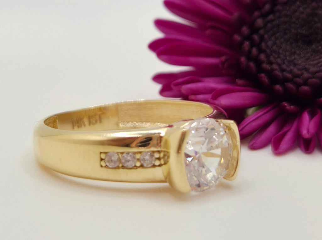 14KT DELICATE SMALL WHITE STONE PROMISE RING Size 7 Weight 3.3GR