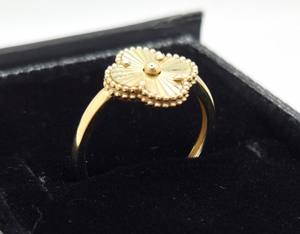 10KT FLOWER RING Size 6.5 Weigth 1.5GR