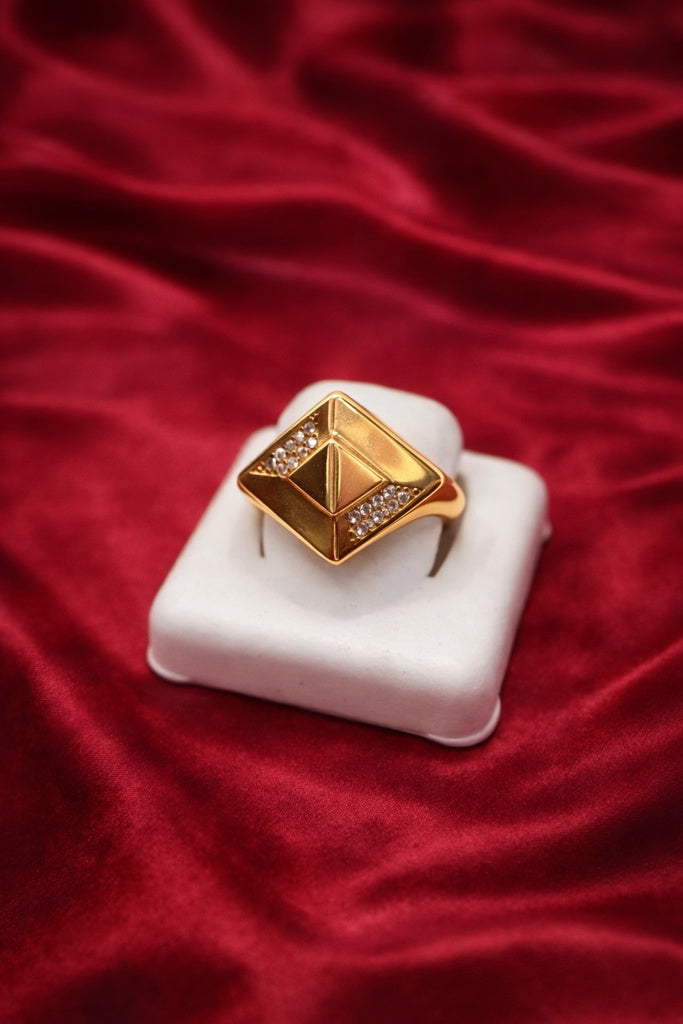 10KT MODERN RHOMBUS CZ DETAIL RING Size 8 & 9 Weight 3.1GR