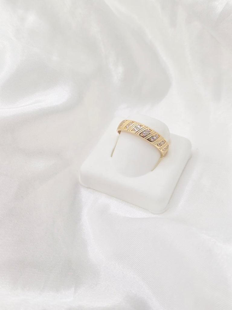 10KT MEN'S ENGAGEMENT RING WITH STONES IN DIAGONAL Size 10 Weight 2.4GR
