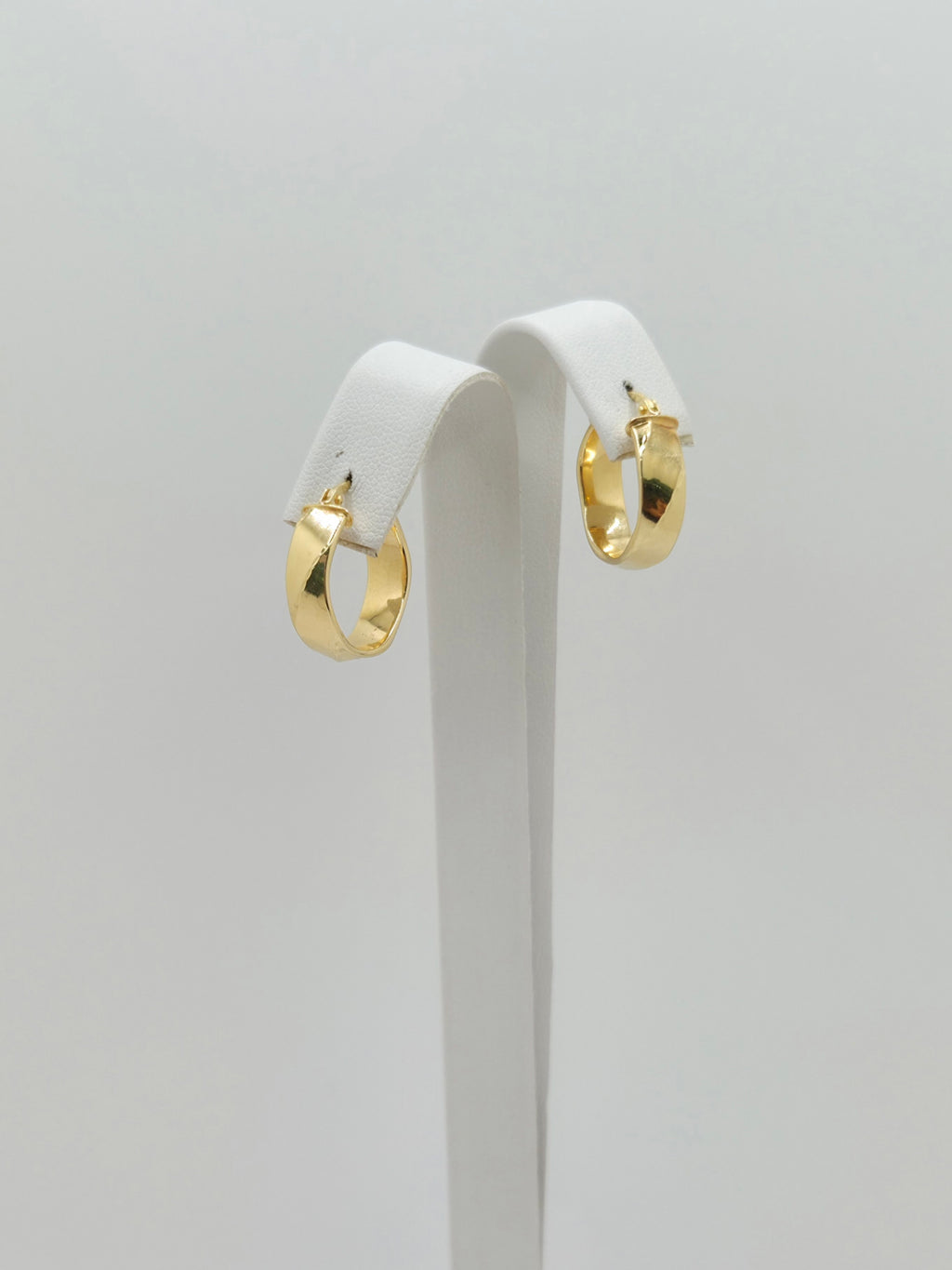 10KT SMALL TWISTED EFFECT HOOPS EARRINGS Weight 1.9GR