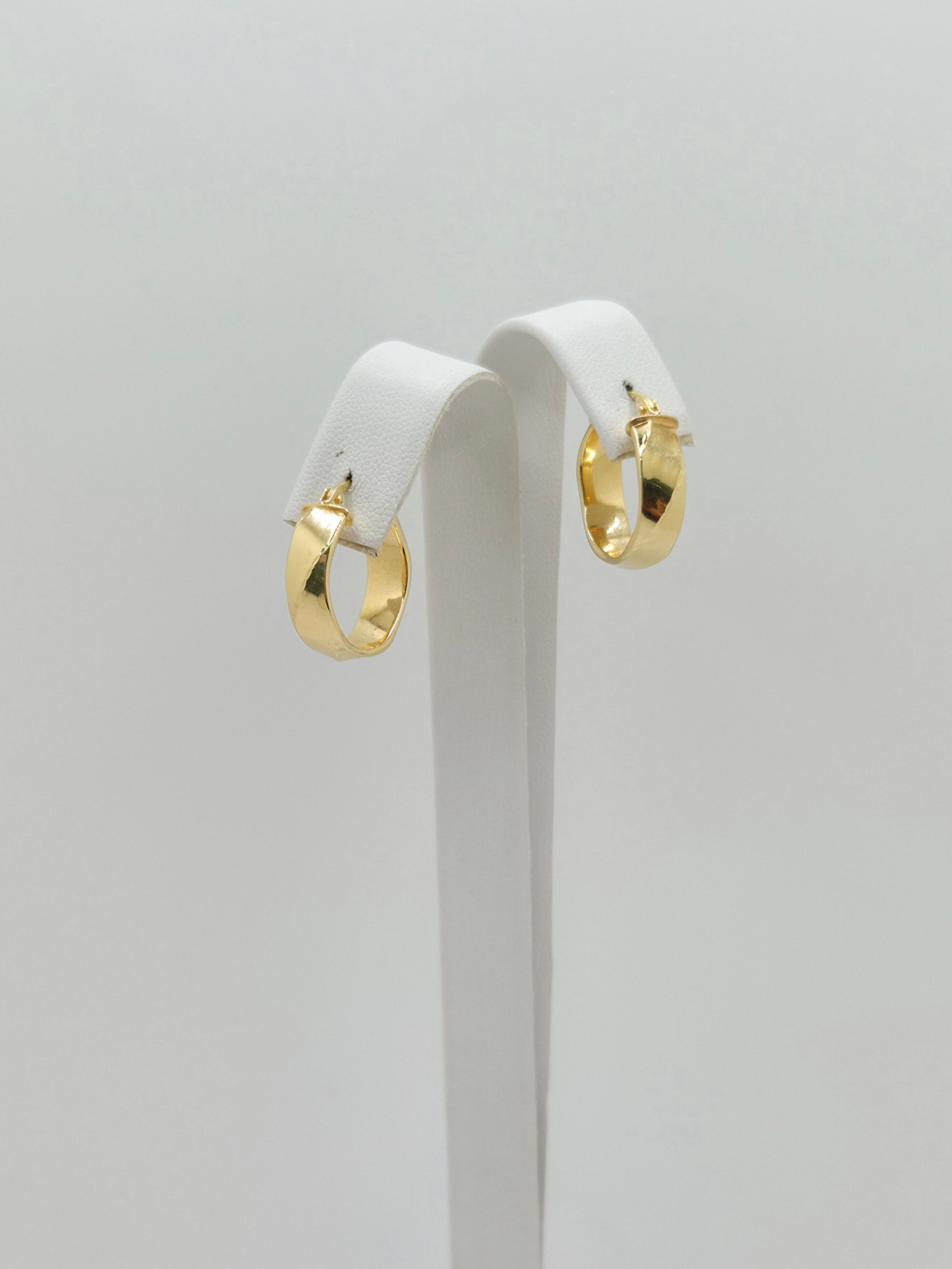 10KT SMALL TWISTED EFFECT HOOPS EARRINGS Weight 1.9GR
