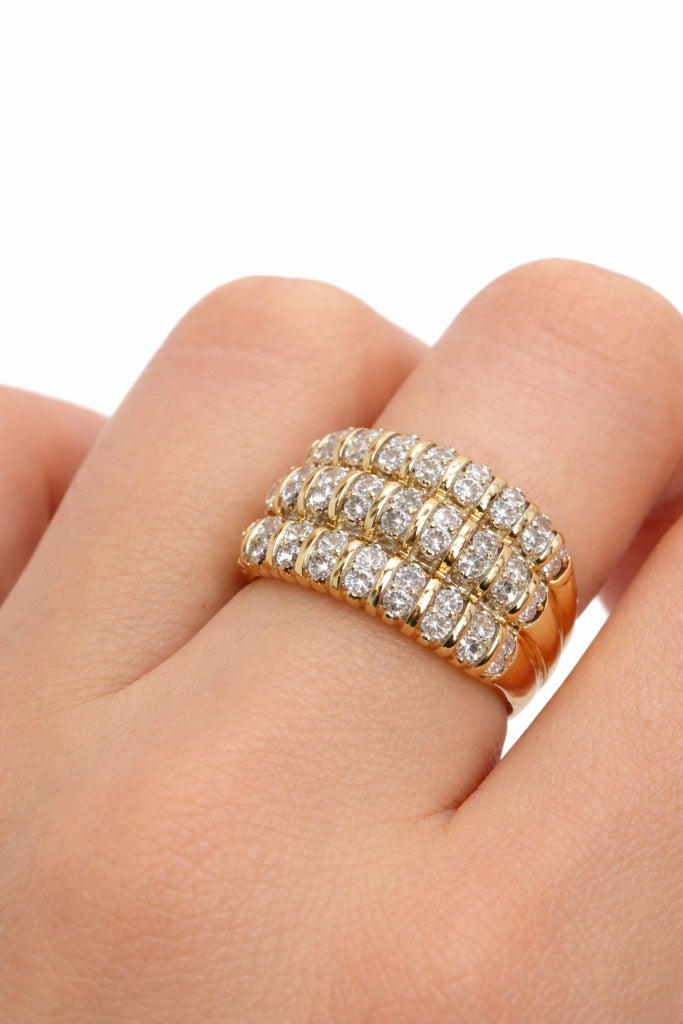 10KT THREE ROW ELEGANT DIAMOND WOMAN'S RING Size 6.5 Weight 7GR