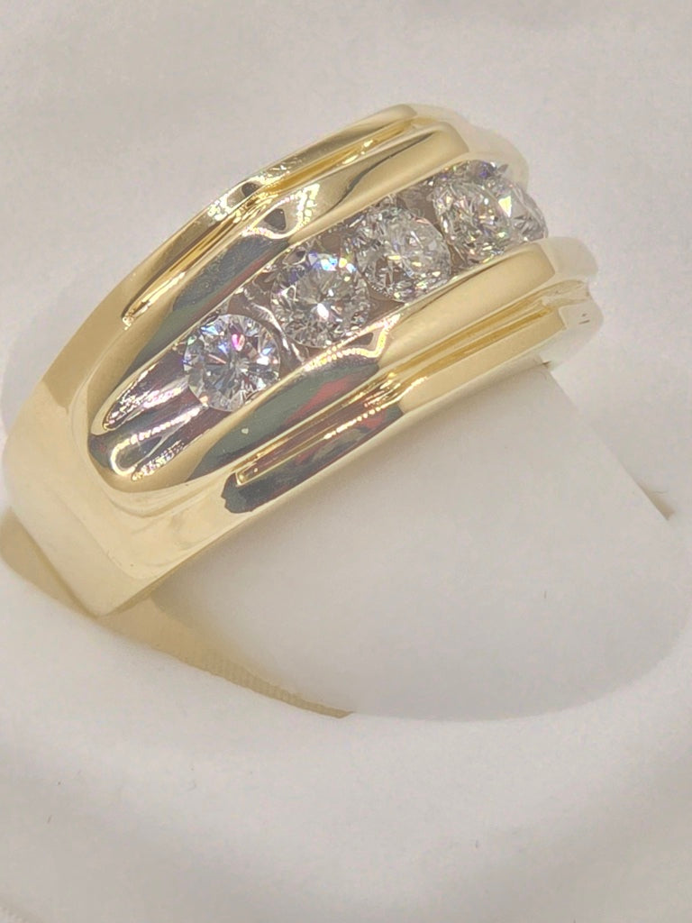 10KT YG NATURAL DIAMOND STATEMENT RING Size 8 Weight 7 GRS