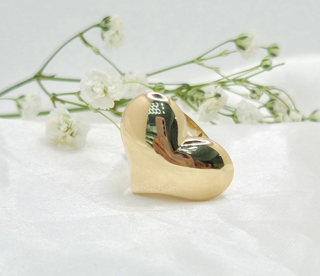 10KT BIG FANCY PLAIN HEART RING Size 7 Weight 3.2GR