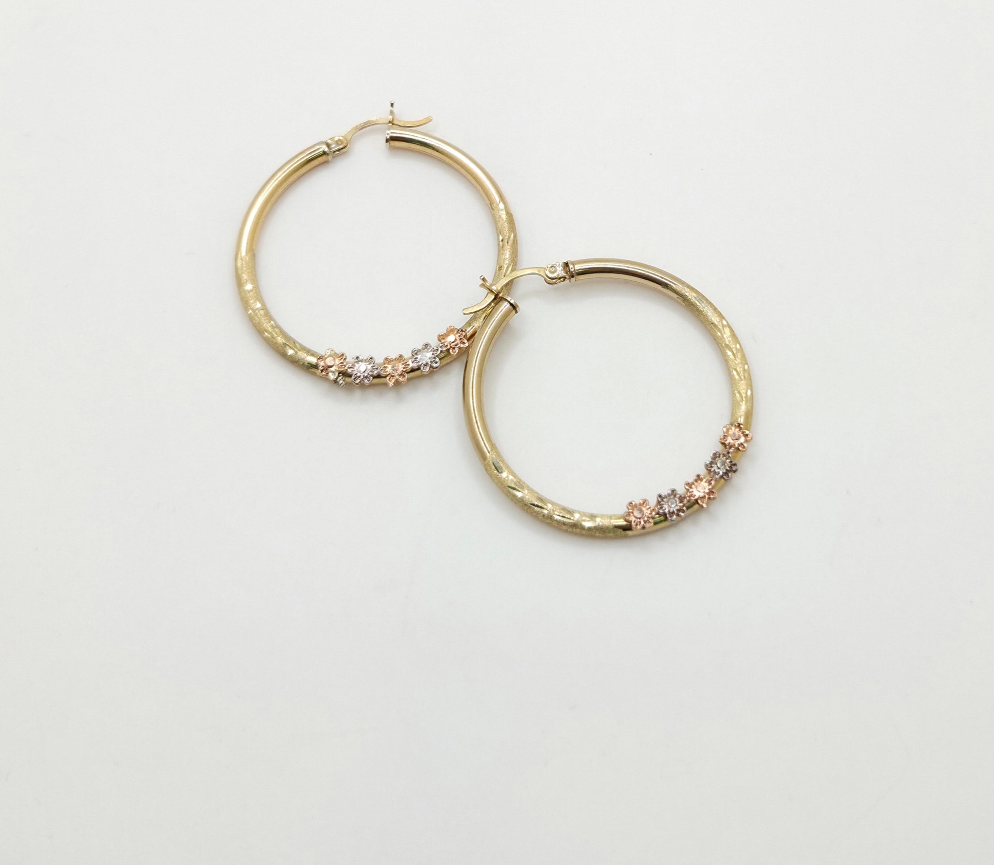10KT SMALL FLOWERS HOOPS EARRINGS Size 5 Weight 4.5GR