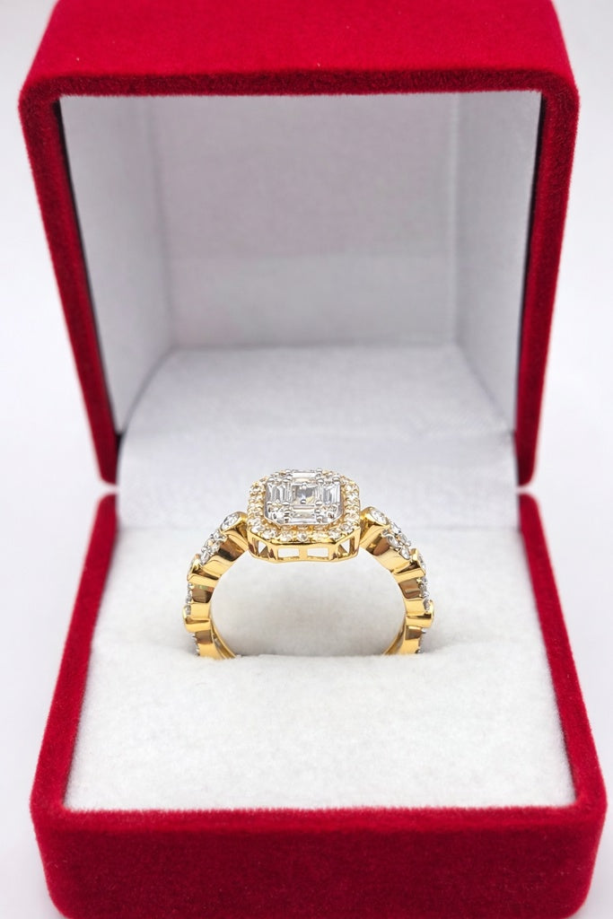 14KT ELEGANT SQUARE DESIGN NATURALS DIAMONDS WOMAN'S RING Size 7.5 Weigth