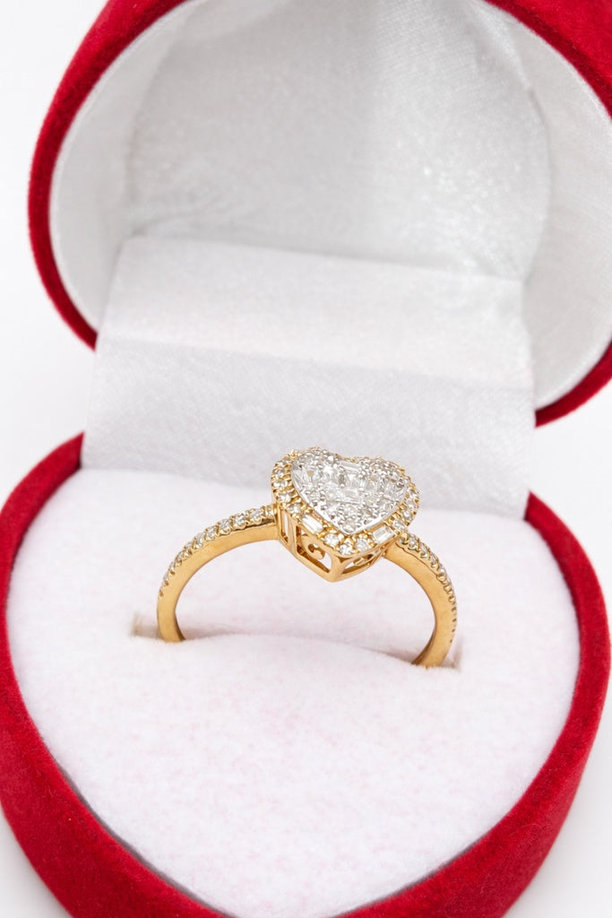 10KT YELLOW GOLD BAGUETTE HEART DIAMOND RING Size 7/0.35CT