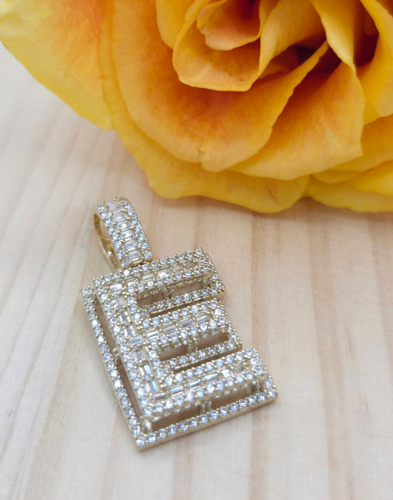 10KT SMALL CZ "E" LETTER PENDANT Weight 5.5GR