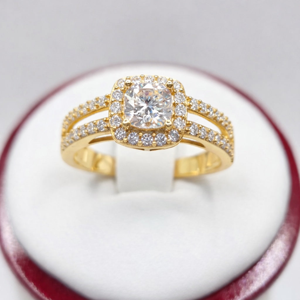 14KT YG SOLITAIRE 1CT MOISSANITE WOMAN'S RING Size 7 Weight 2.65 GRS