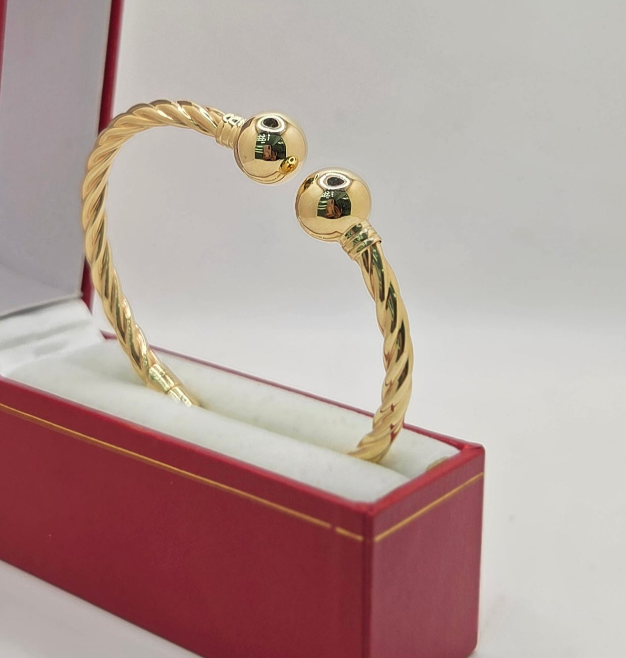 14KT BALLS DETAIL ROPE DESIGN BANGLE Weight 14.5GR
