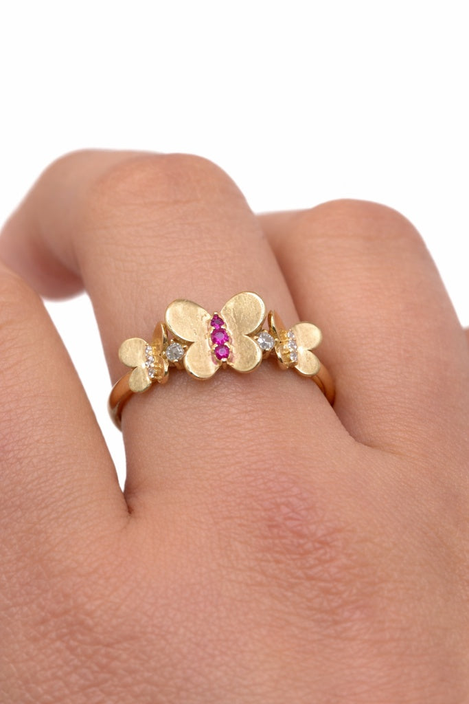 10KT BUTTERFLY BT THREE PINK CZ DETAIL RING Size 8 Weight 2.3GR