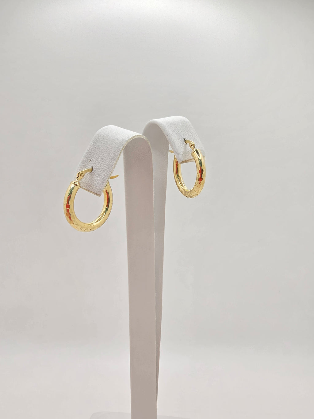 10KT SQUARE CUT HOOPS EARRINGS Size 2 3MM Weight 1.7GR