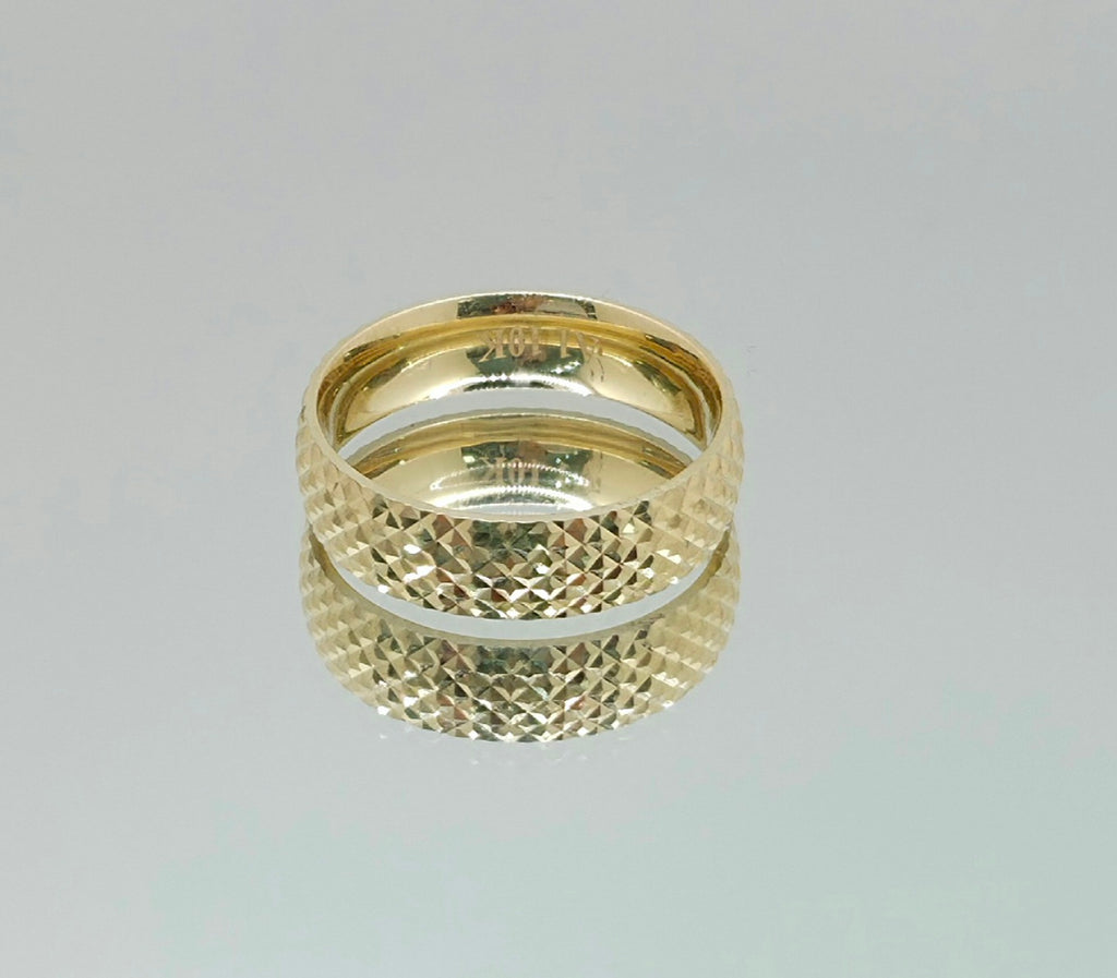 10KT FANCY DIAMOND CUT WEDDING BAND RING Size 8 6MM Weight 3GR