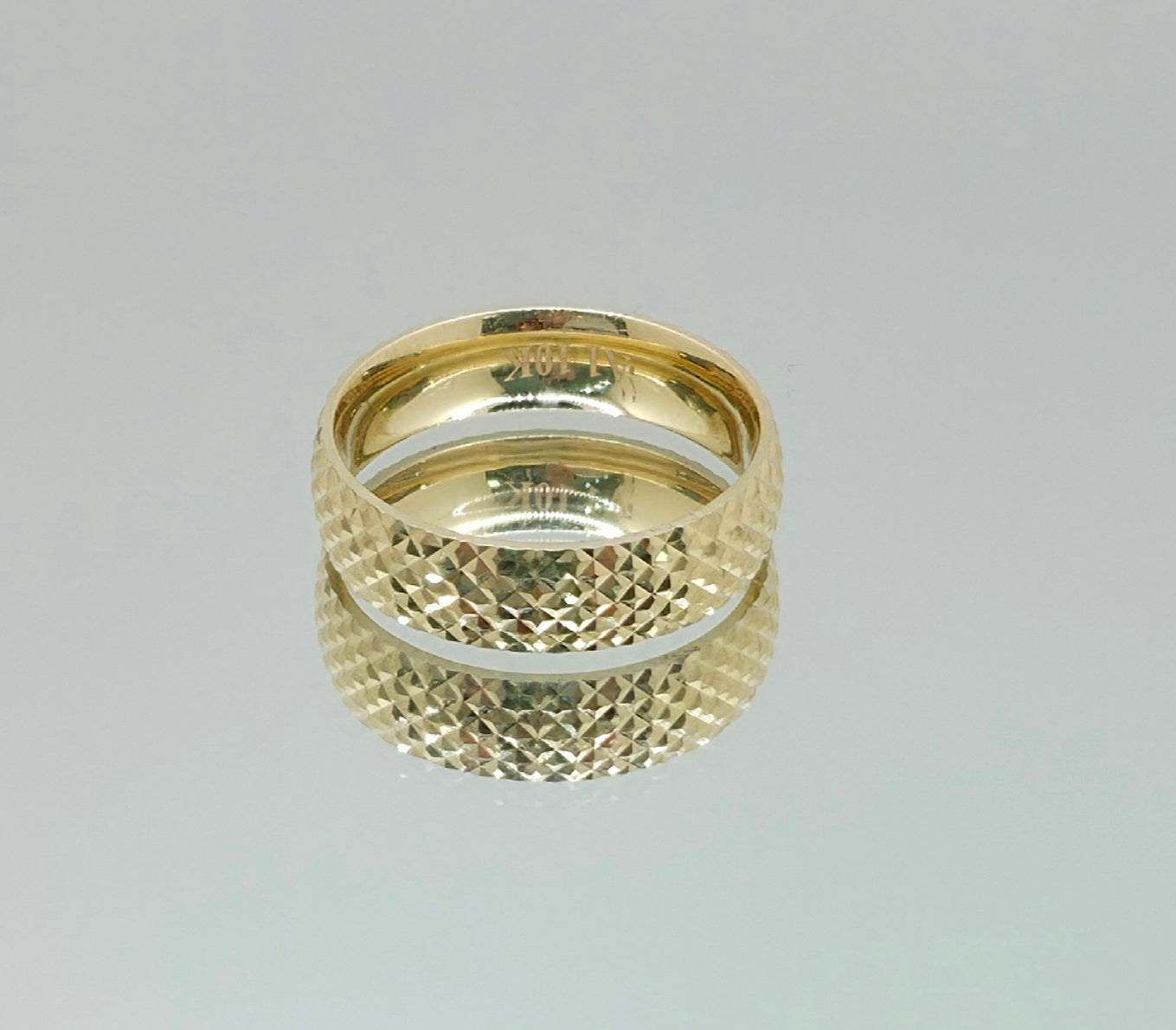 10KT FANCY DIAMOND CUT WEDDING BAND RING Size 7 6MM Weight 3GR
