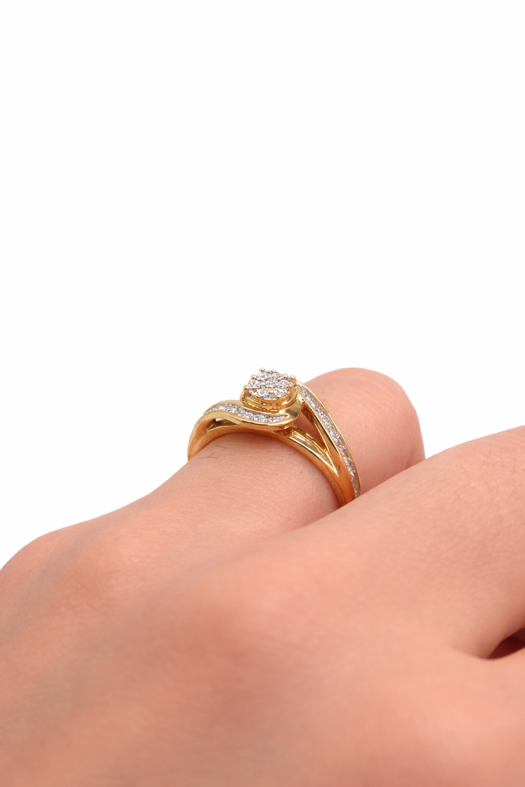 10KT SPIRAL DESIGN DIAMOND MODERN RING Size 7 Weigth 2.5GR