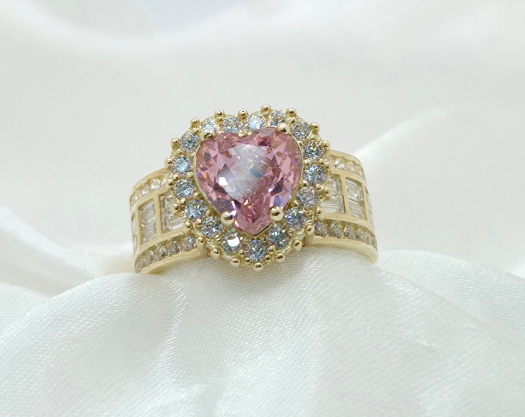 10KT STONE HEART WITH  CZ DETAIL RING Size 8 Weight 4.7GR