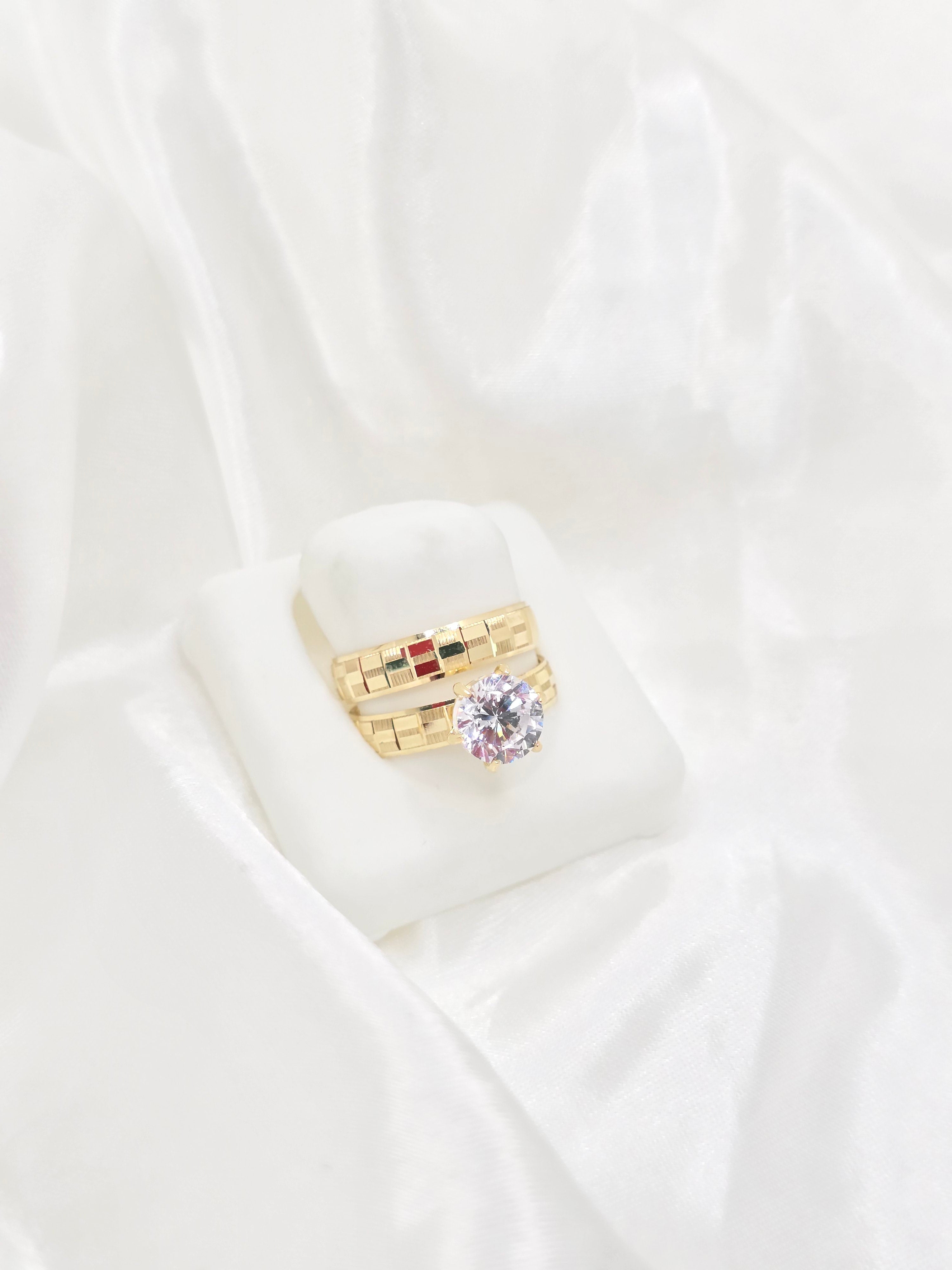 10KT WOMEN'S SQUARE CUT ENGAGEMENT RINGS Size 7 Weight 3.8GR