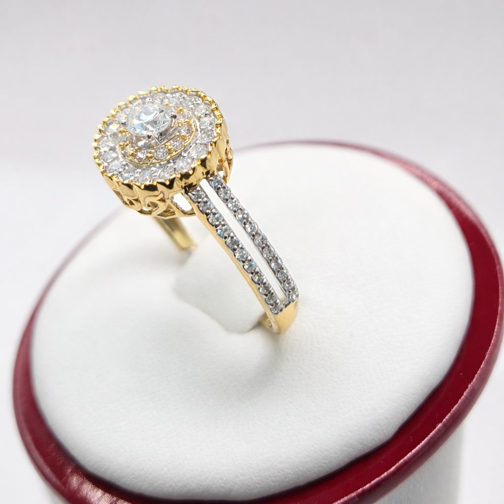 14KT ELEGANT ROUND DESIGN NATURAL DIAMOND WOMAN'S RING Size 7 Weigth