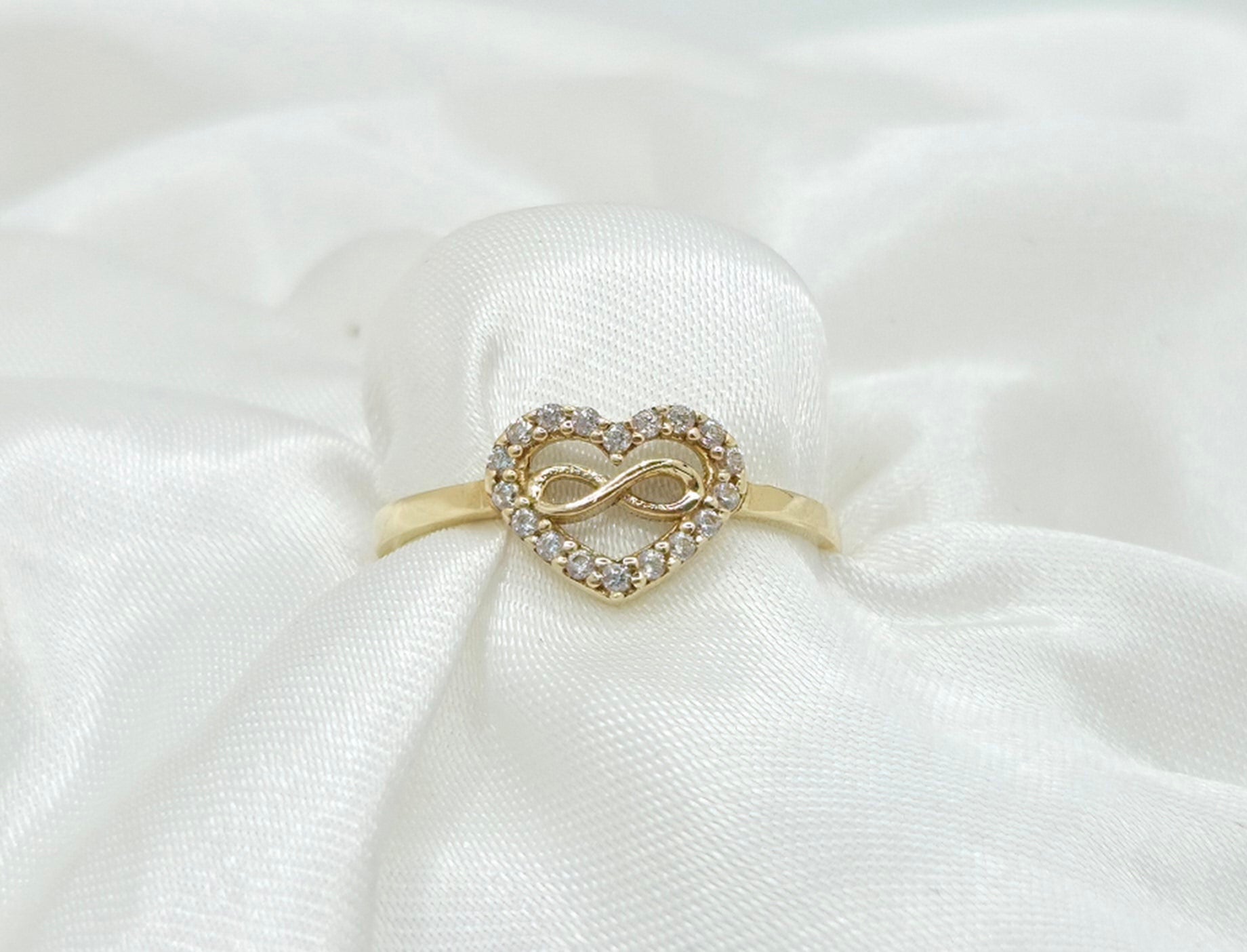 10KT SMALL CZ HEART WITH INFINITY INSIDE RING Size 6 Weight 1GR