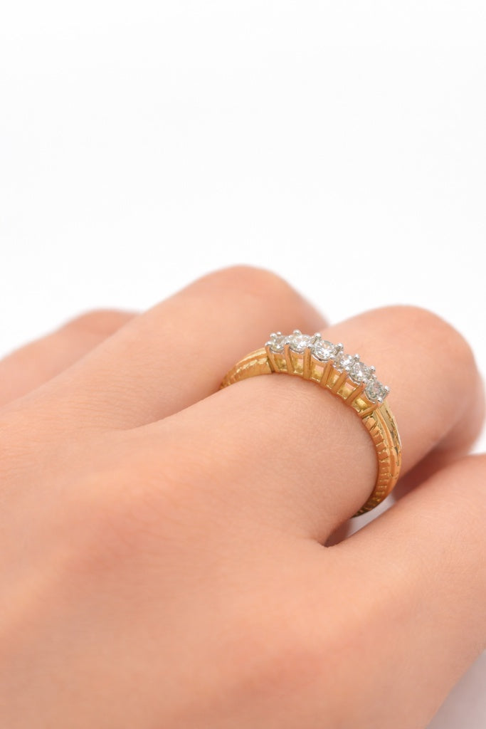 14KT DELICATE PRINCESSA DIAMOND RING Size 7 Weigth 2.7GR