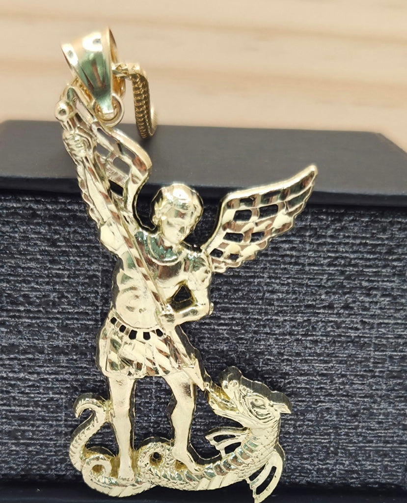 10KT LARGE SAN MIGUEL PENDANT Weight 5.7GR