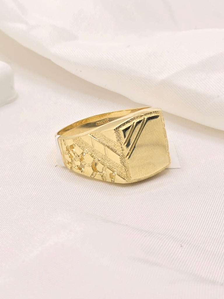 10KT ELEGANT SQUARE DESIGN ENGRAVABLE MAN'S RING Size 10 Weight 6.2GR