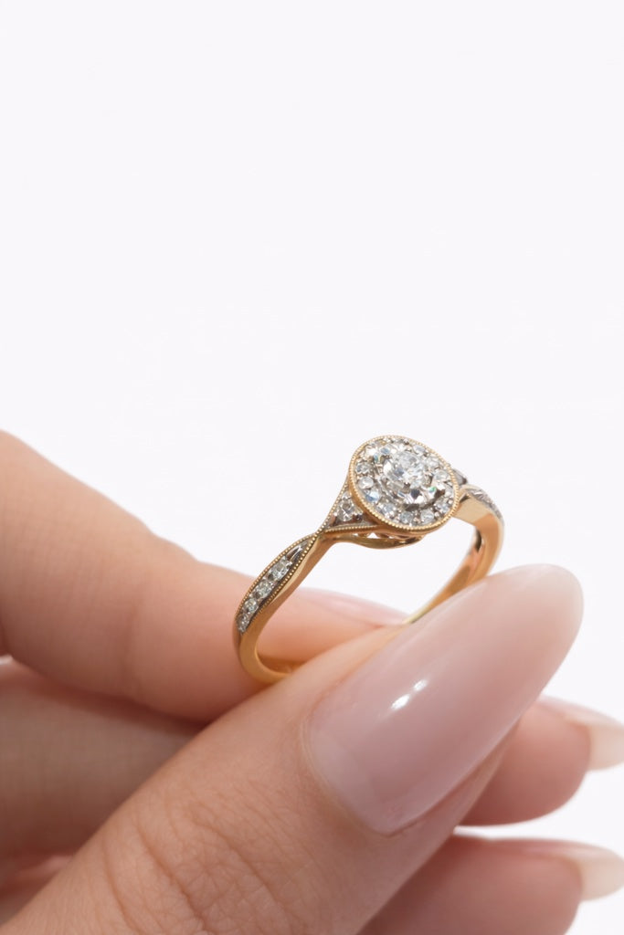 10KT DELICATE OVAL DIAMOND PROMISE RING Size 7 Weigth 2.4GR