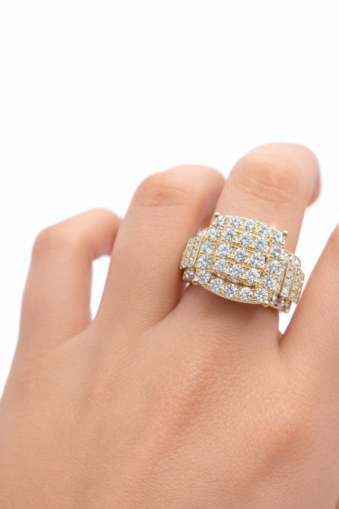 10KT 2.5CTW VVS MOISSANITE CINDIRELA RING Size 7 Weigth 8.8GRS