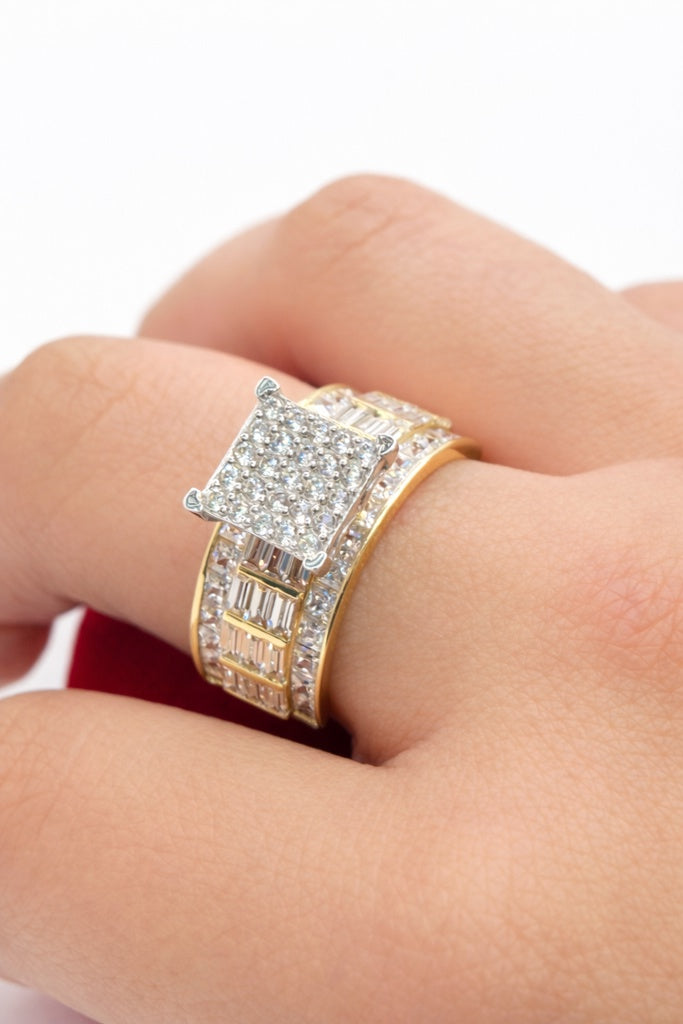 10KT ELEGANT CZ & BAGUETTE PROMISE RING Size 8 & 9 Weight 4.7GR
