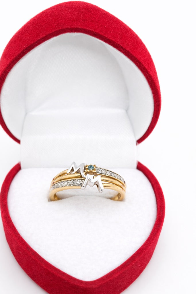 10KT DELICATE "M" AND "M" DIAMOND DETAIL RING Size 7 Weight 2.4GR