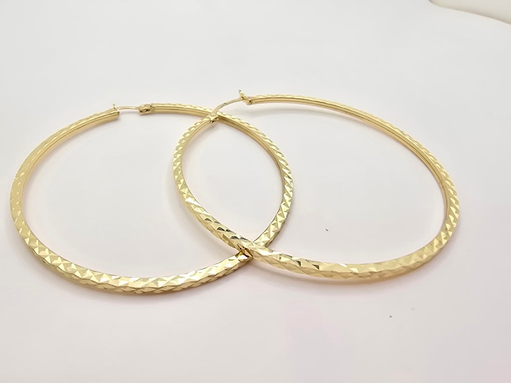 10KT DIAMOND CUT DESING STRAIGHT EDGE HOOPS EARRINGS Size 2MM 6 Weight 5.7GR