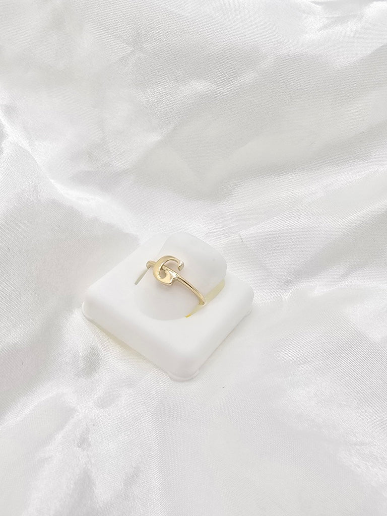 14KT "G" LETTER RING Size 6.5 Weight 1.3GR