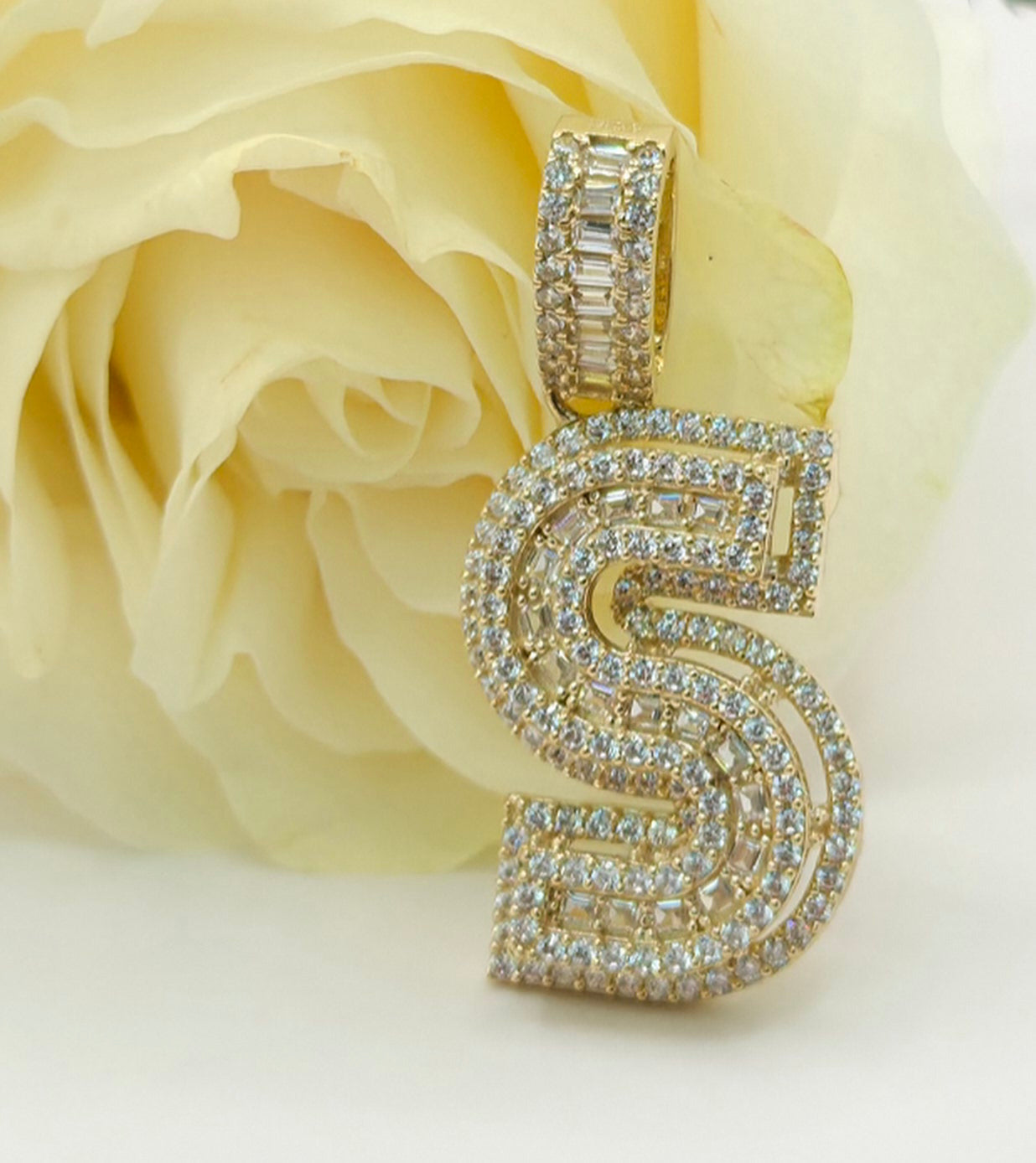 10KT SMALL CZ "S" LETTER PENDANT Weight 3.8GR
