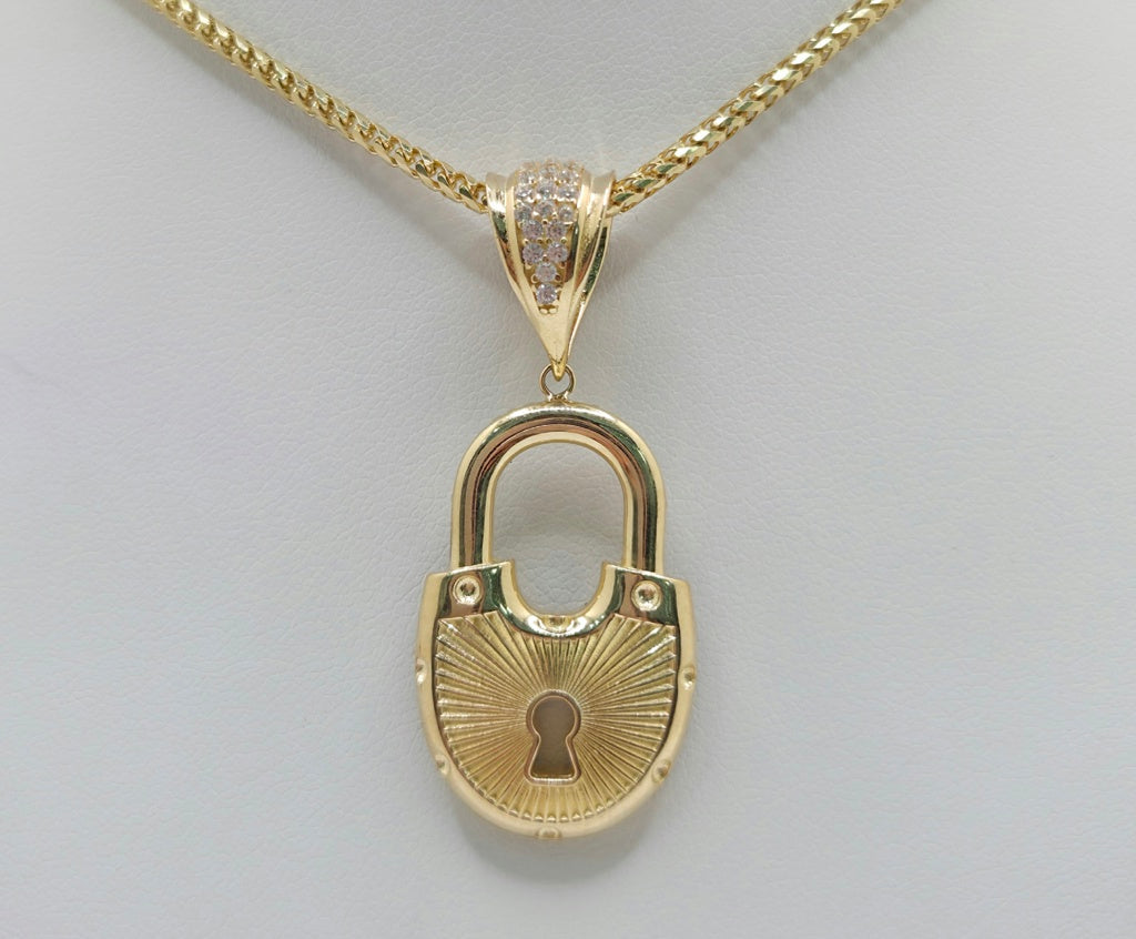 14KT LARGE CZ PADLOCK HEART PENDANT Weight 5.7GR