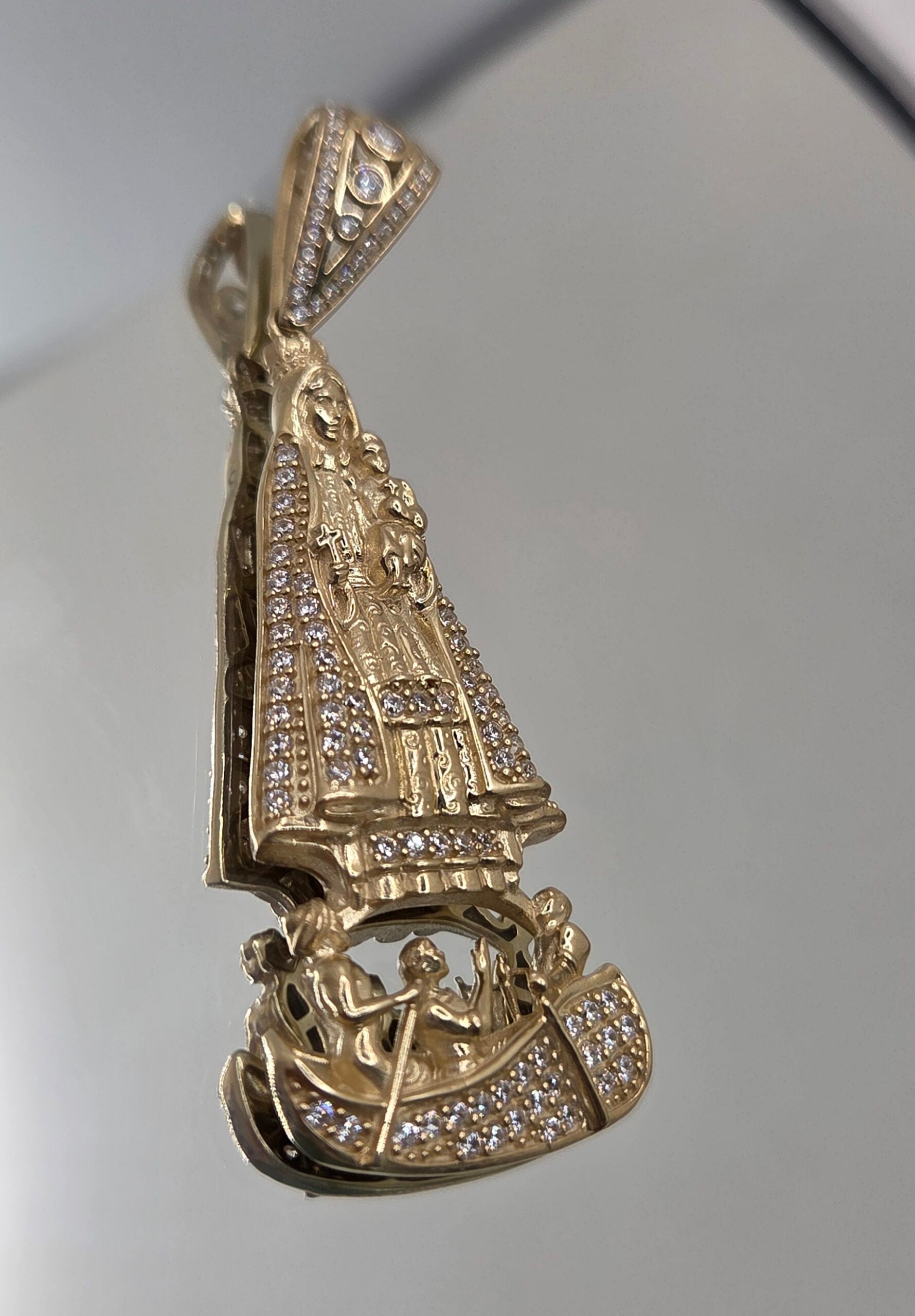 10KT LARGE CZ VIRGEN DE LA CARIDAD PENDANT Weight 9.5GR