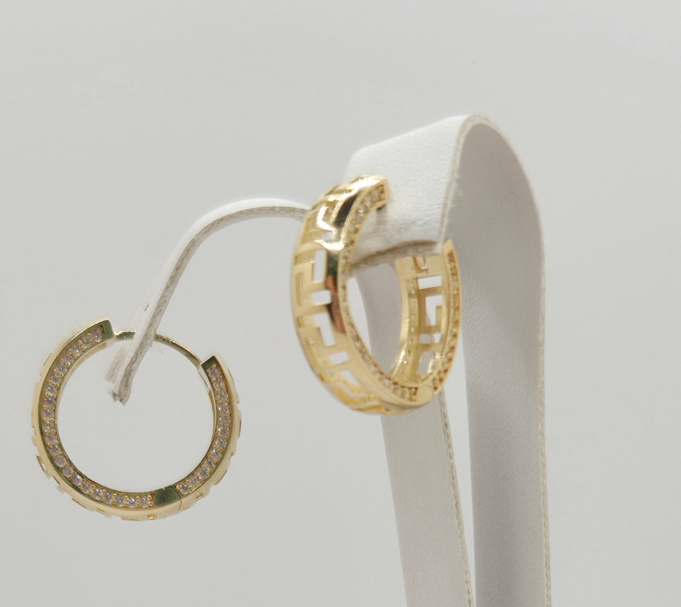 10KT TIMELESS GREEK DESING HOOPS EARRINGS CZ Size MEDIUM Weight 4.4GR