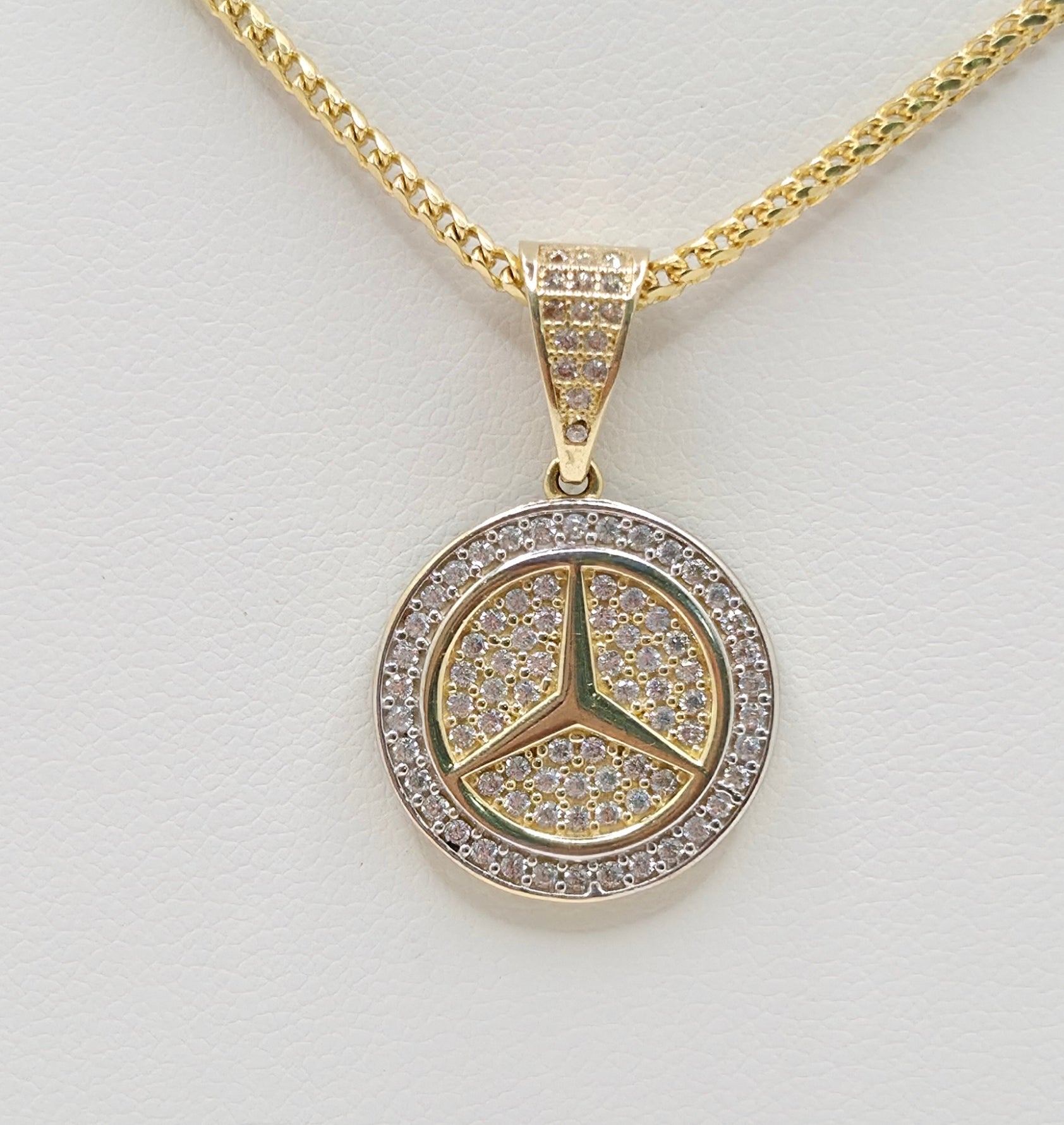 10KT SMALL CZ MERCEDES B ROUND PENDANT  Weight 3.2GR