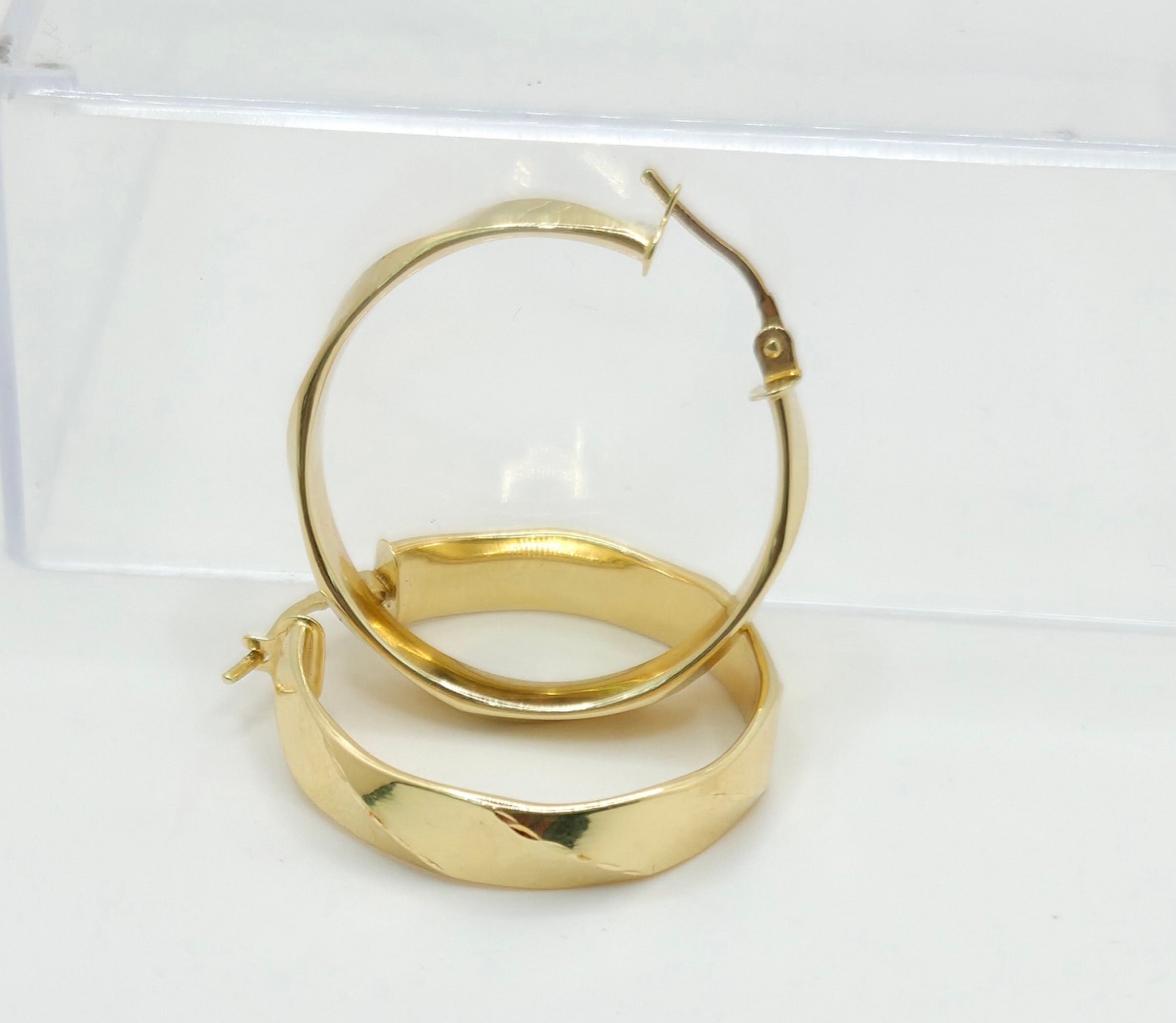 10KT MEDIUM TWISTED EFFECT HOOPS EARRINGS Weight 2.7GR