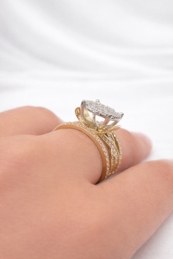 10KT LARGE ELEGANT CZ ROUND PROMISE RING Size 9 Weight 5GR
