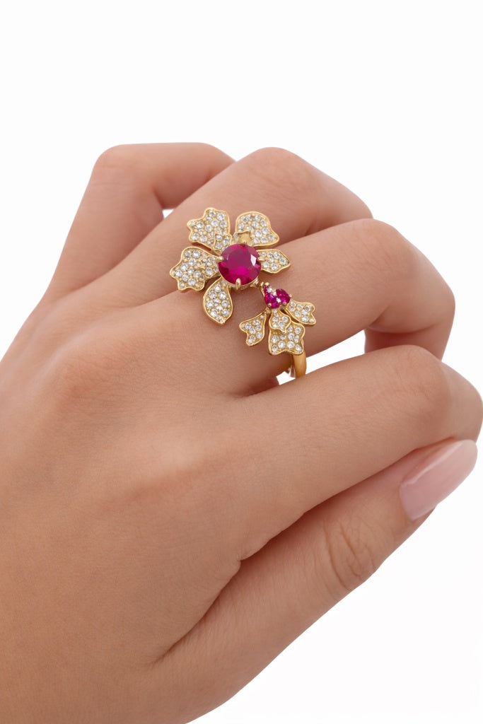 10KT MODERN CZ DETAIL FLOWER RING 10KT  Size 7 & 7.5 Weight 5GR