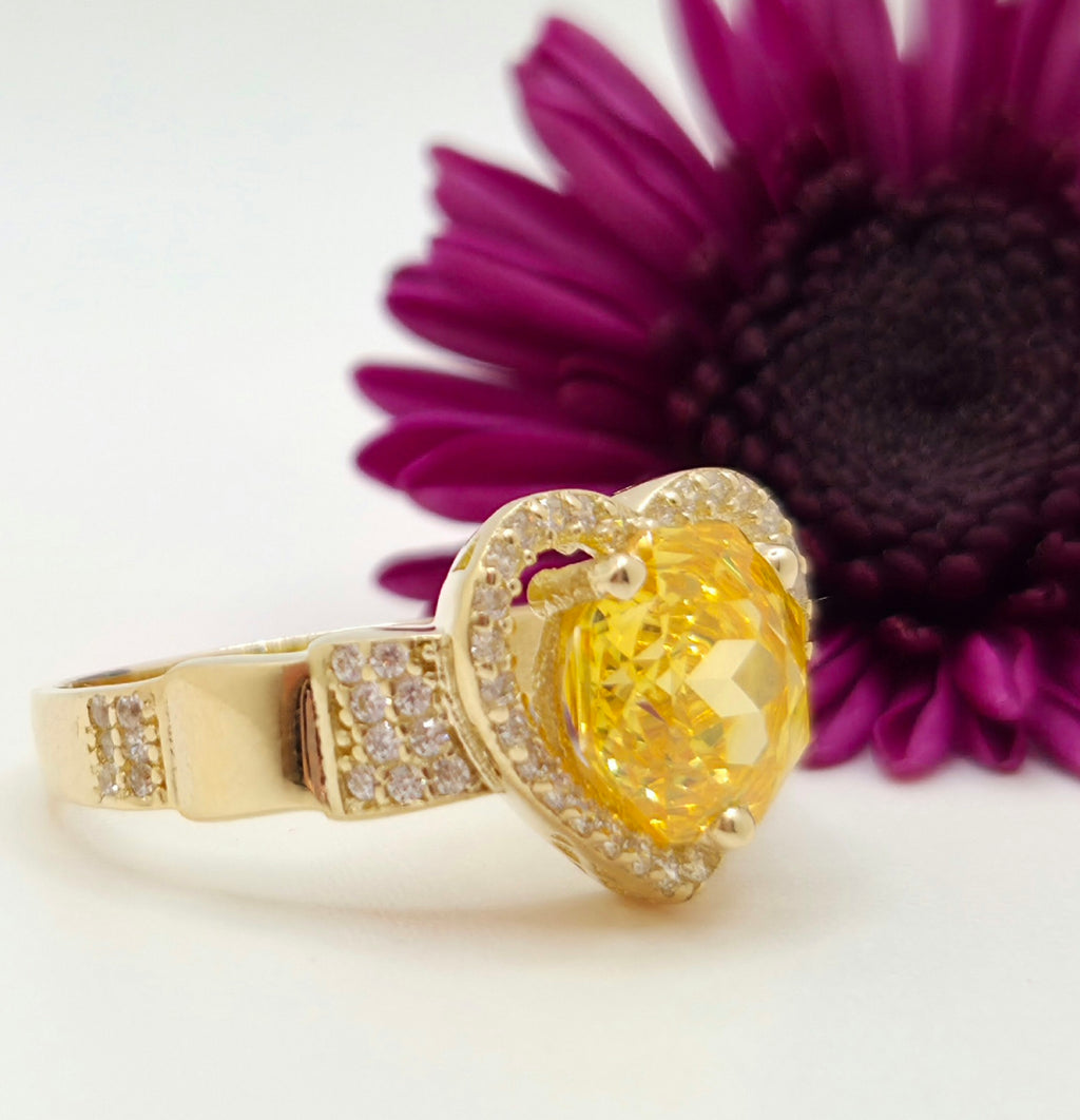 14KT YELLOW STONE HEART RING Size 7 Weight 3.2GR